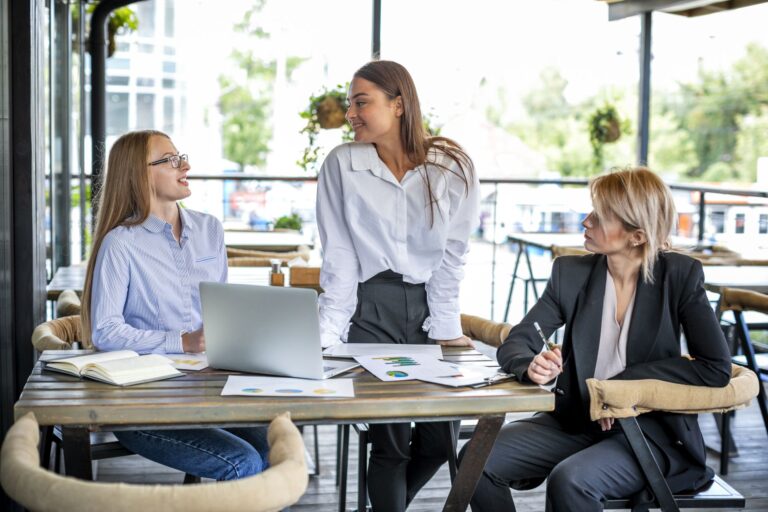 Centralizujte své podnikání: Hloubkový pohled na český systém Bohemia CRM